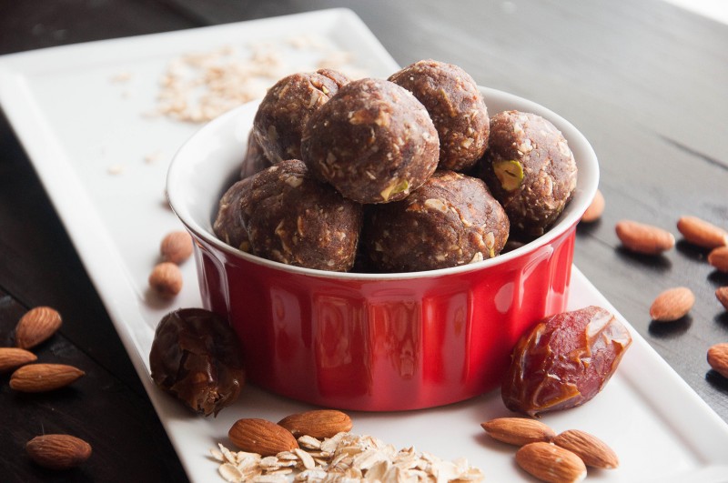 No Bake Date Granola Energy Bites